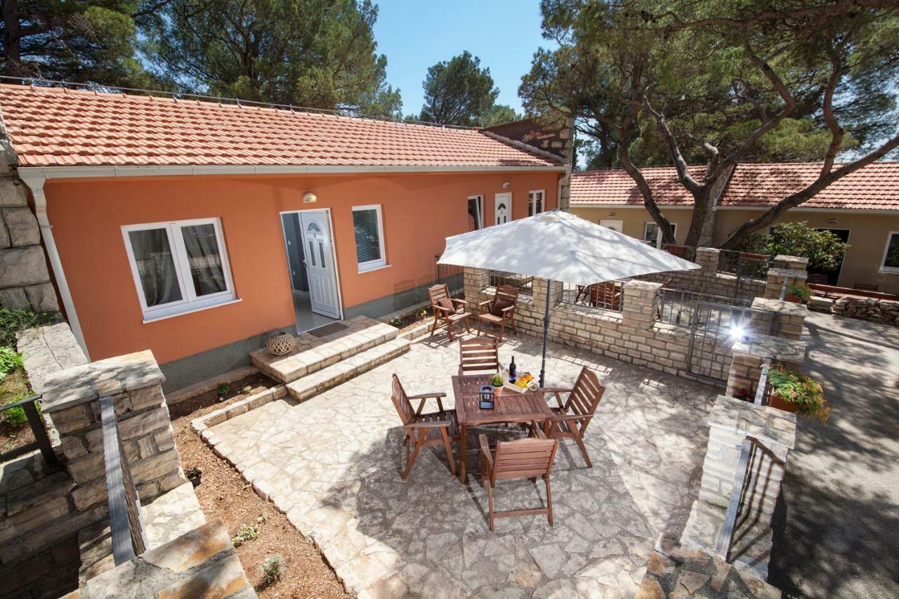 Apartments And Mobile Homes Makarska Exterior photo
