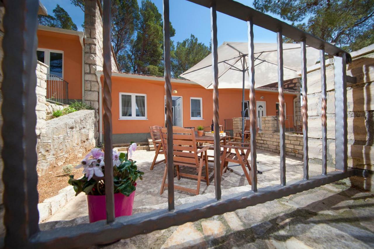 Apartments And Mobile Homes Makarska Exterior photo