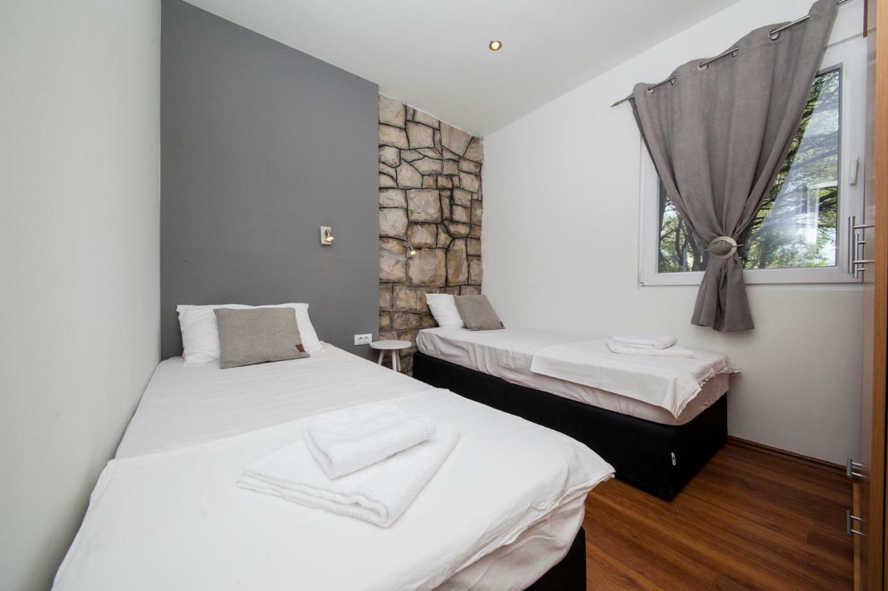Apartments And Mobile Homes Makarska Exterior photo
