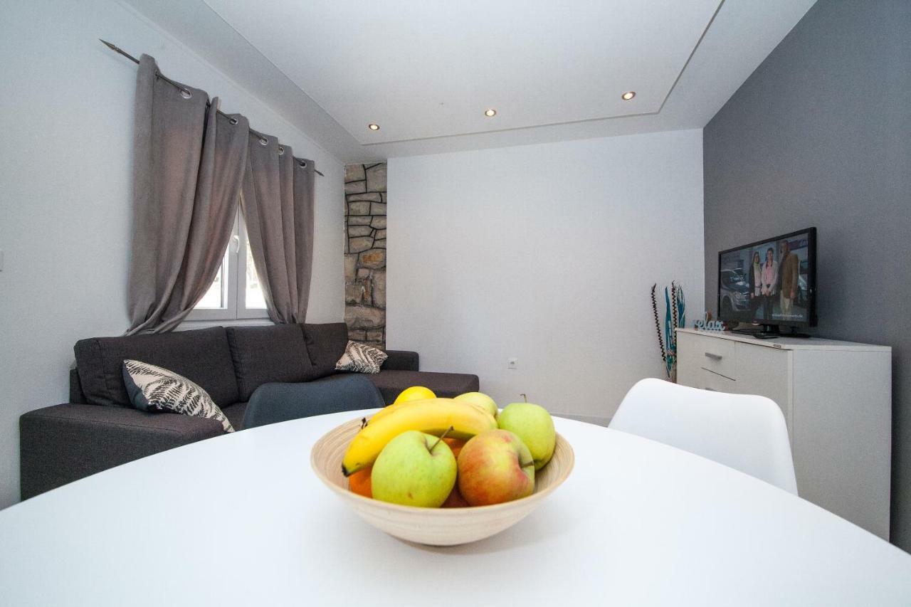 Apartments And Mobile Homes Makarska Exterior photo